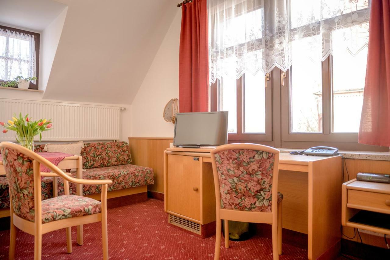 Hotel-Pension Heimburg Bad Elster Exteriör bild